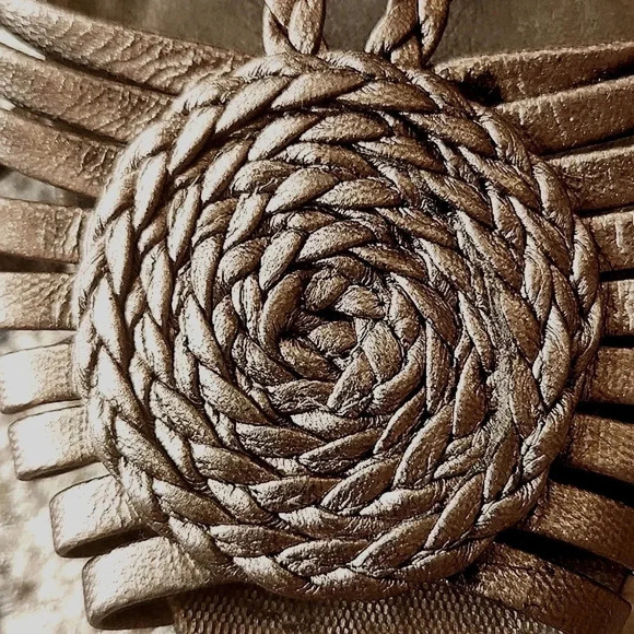 Prevata bronze 1" heel sandals with gorgeous woven  accent at toe Size 9 AA - Picture 5 of 6